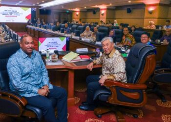 AHMAD Zahid Hamidi mempengerusikan Majlis Pembangunan Usahawan dan Perusahaan Mikro, Kecil dan Sederhana Kebangsaan (MPUPK) Bilangan 2 Tahun 2024 di Putrajaya.