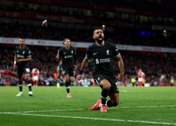 PENYERANG Liverpool, Mohamed Salah meraikan jaringan gol kedua dalam perlawanan bola sepak Liga Perdana Inggeris (EPL) antara Arsenal dan Liverpool di Stadium Emirates, London, hari ini. - AFP