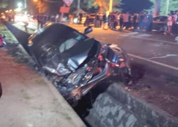 KEADAAN kenderaan utiliti sukan (SUV) dipandu seorang wanita yang merempuh dua buah motosikal sehingga mengakibatkan tiga pelajar UiTM  maut di Dungun, Terengganu, Rabu lalu.