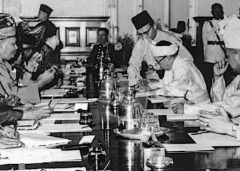 MASYARAKAT perlu memahami Wasiat Raja-raja Melayu yang disepakati dan ditandatangani kesemua raja
dan sultan pada
5 Ogos 1957.