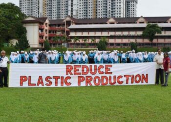 PERTUBUHAN dan komuniti sekolah bersatu dalam menggesa satu perjanjian yang lebih kukuh bagi menangani krisis pencemaran plastik.