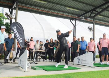 MOHD. HAIRI Md. Shah membuat pukulan sebagai gimik perasmian Johor Golf Expo 2024 di Kelab Golf Senibong, Iskandar Puteri, Johor.