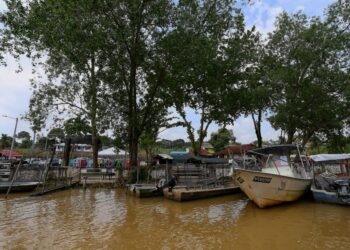 KEADAAN terkini jeti Pengkalan Kempas, Linggi, Port Dickson, Negeri Sembilan yang akan dibina baharu dengan prosesnya bermula Disember ini. – UTUSAN/MOHD. SHAHJEHAN MAAMIN