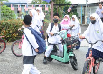 ISU ‘memontengkan’ anak ke sekolah ini memerlukan kerjasama antara ibu bapa, guru dan pihak sekolah.