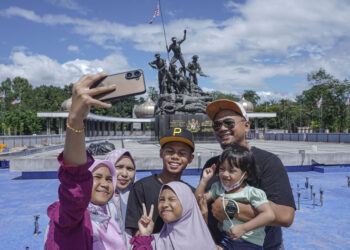 GENERASI muda perlu difahamkan dengan fakta sejarah yang betul bagi membolehkan golongan itu menghayati pemahamannya.