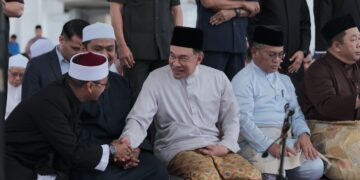 KETEGASAN Anwar Ibrahim untuk membawa usul menghentikan kekejaman Israel terhadap Palestin pada Sidang Kemuncak Bersama Tergempar Negara-Negara Arab dan Islam pada 11 November ini di Riyadh, Arab Saudi, disokong penuh.