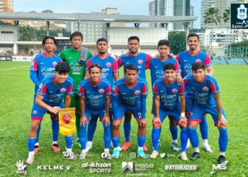 BARISAN kesebelasan utama pasukan KL Rovers ketika menentang Armed Forces dalam saingan Liga A1 Semi-Pro pada 13 Oktober lalu.- IHSAN AMATEUR FOOTBALL LEAGUE