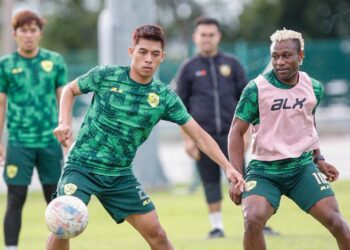 PEMAIN KDA FC menjalani latihan sebagai persiapan untuk berdepan terengganu FC, malam ini.