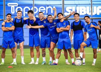 SKUAD JDT ceria dalam sesi latihan terakhir menjelang pertemuan dengan Negeri Sembilan, malam ini.- IHSAN JOHOR SOUTHERN TIGERS