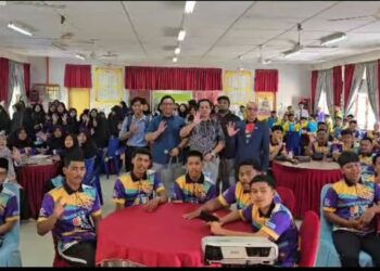 KAMARUL Azman Khamis pada program tuisyen pintar YPM@KKDW 2024 anjuran Yayasan Pelajaran Mara (YPM) dan RHB Bank di Sekolah Menengah Kebangsaan (SMK) Padang Terap, semalam.-UTUSAN