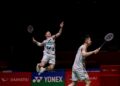 AARON Chia-Soh Wooi Yik menewaskan beregu Korea Selatan, Kang Min Hyuk-Kim Won Ho 19-21, 15-21 pada aksi suku akhir Indonesia Masters, hari ini.