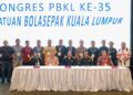 Presiden baharu Persatuan Bolasepak Kuala Lumpur, Syed Yazid Syed Omar (duduk, tengah) bergambar bersama barisan kepimpinan Jawatankuasa sesi 2024-2028 pada Kongres ke-35 Persatuan Bolasepak Kuala Lumpur 2024 di Viva Hotel di sini, hari ini.-UTUSAN/ FARIZ RUSADIO.