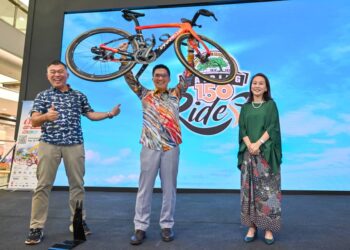 KAH WOH (tengah) hadir pada sidang media dan sesi memperkenalkan penaja untuk saingan Taiping 150 Ride 2024 yang bakal berlangsung 8 Disember nanti.