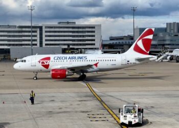 Czech Airlines, salah sebuah syarikat penerbangan tertua di dunia bakal menutup operasinya pada hujung bulan ini. - AFP