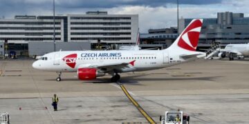 Czech Airlines, salah sebuah syarikat penerbangan tertua di dunia bakal menutup operasinya pada hujung bulan ini. - AFP