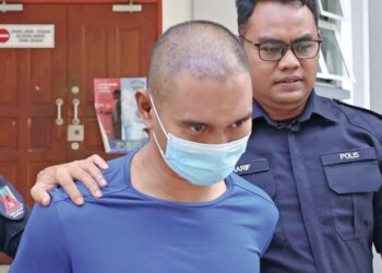 MUHAMMAD Alif Monjani ketika dibawa ke Mahkamah Majistret Kuala Kubu Bharu, Selangor, semalam. – UTUSAN/AMIR KHALID