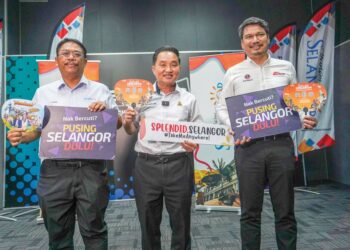 EXCO Kerajaan Tempatan dan Pelancongan Selangor, Datuk Ng Suee Lim (tengah) dan Ketua Pegawai Eksekutif Litar Antarabangsa Sepang (SIC), Azhan Shafriman Hanif bergambar selepas sidang akhbar Kerjasama Strategik Litar Antarabangsa Petronas Sepang & Tourism Selangor Sempena Tahun Melawat Selangor 2025 di PETRONAS Sepang International Circuit baru-baru ini.