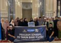 WAKIL Bank Rakyat bergambar bersama ahli jawatankuasa masjid dan surau serta komuniti setempat selepas menyampaikan sumbangan pada Program Bacaan Yasin dan Solat Hajat sempena Sambutan Ulang Tahun Bank Rakyat ke-70.