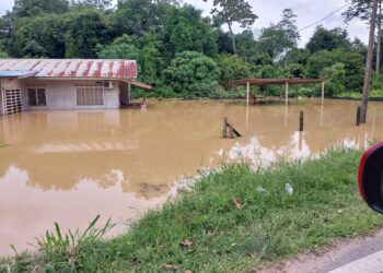 KEADAAN banjir di Kampung Batu Kapor di Mentakab, Temerloh, Pahang.