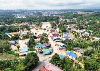 KEADAAN banjir yang melanda kawasan Kampung Gajah Mati dan Kampung Batu Kapor, Mentakab di Temerloh, Pahang. - FOTO/PENDUDUK MENTAKAB