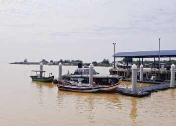 OP Carilamat tiga nelayan yang dikhuatiri hilang selepas tidak pulang daripada menangkap ikan sejak Ahad lalu, diteruskan hari ini. - UTUSAN/NIK NUR IZZATUL HAZWANI NIK ADNAN