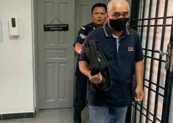 YUSRI Jaafar keluar dari Mahkamah Sesyen Johor Bahru selepas mengaku bersalah atas tuduhan menggunakan kekerasan jenayah terhadap seorang kanak-kanak perempuan, tiga tahun lalu.