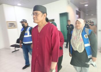 IDRIS Ami dibawa ke Mahkamah Tinggi Syariah Negeri Sembilan di Seremban hari ini bagi didakwa atas dua pertuduhan mengajar ajaran salah di Kuala Pilah, tahun lalu.-UTUSAN/NOR AINNA HAMZAH