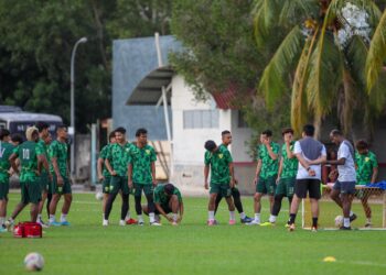 PEMAIN Kedah menjalani latihan menjelang pertemuan Liga Super menentang Terengganu FC di Stadium Darul Aman, Sabtu ini. - IHSAN KDA