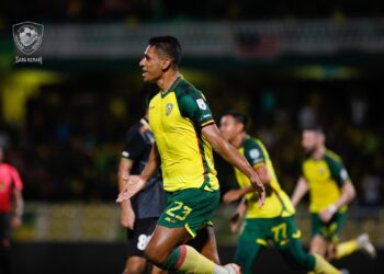 CLEYLTON Santos meraikan jaringannya ketika menentang PDRM FC dalam aksi Liga Super di Stadium Darul Aman, malam ini. - IHSAN KDA