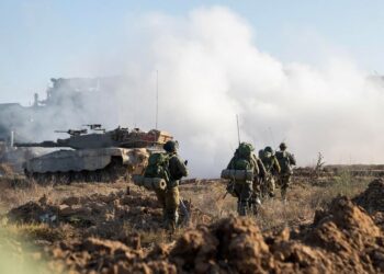 GAMBAR edaran menunjukkan tentera Israel menggiatkan operasi darat di Gaza, pada 3 Oktober lepas.- AFP