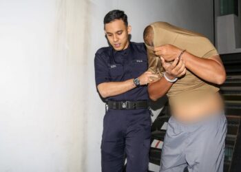 MOHAMAD Faizul Baharudin didakwa menipu pekerjaan tidak wujud dituduh di Majistret Ipoh hari ini. - UTUSAN/MUHAMAD NAZREEN SYAH