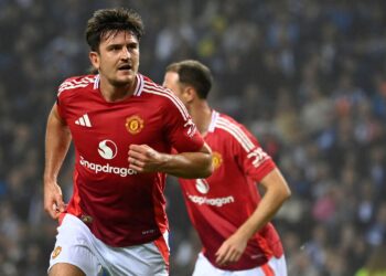 Harry Maguire meraikan jaringan penyamaan pada masa kecederaan sekali gus menyelamatkan Manchester United daripada tewas kepada Porto FC dalam saingan Liga Europa pagi ini. - AFP