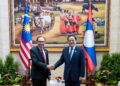 Anwar Ibrahim bertemu Perdana Menteri Laos, Sonexay Siphandone ketika  Sidang Kemuncak ASEAN ke-44 dan ke-45 di Vientiane, Laos hari ini. -PEJABAT PERDANA MENTERI