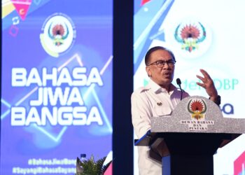 ANWAR Ibrahim ketika berucap merasmikan Majlis Pelancaran Bulan Bahasa Kebangsaan 2024 di Ipoh, Perak, semalam. – UTUSAN/MUHAMAD NAZREEN SYAH MUSTHAFA