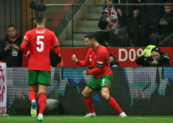 CRISTIANO Ronaldo meraikan jaringan gol menentang Poland dalam aksi Liga Negara-Negara UEFA di Warsaw, pagi ini. Portugal menang 3-1. - AFP