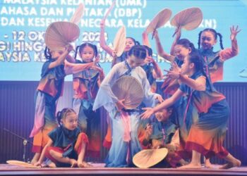 TARIAN pelbagai kaum daripada Sekolah Jenis Kebangsaan Cina (SJKC ) Peir Chih, Kota Bharu.