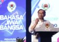 ANWAR Ibrahim berucap pada Majlis Pelancaran Bulan Bahasa Kebangsaan 2024 di Ipoh hari ini. - UTUSAN/MUHAMAD NAZREEN SYAH MUSTHAFA