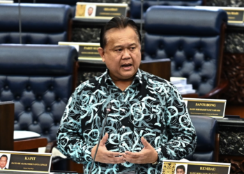 ALEXANDER Nanta Linggi semasa sesi Pertanyaan-Pertanyaan Menteri di Dewan Rakyat, hari ini. - JABATAN PENERANGAN MALAYSIA