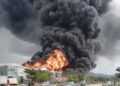 TIGA buah kilang terbakar di  Kawasan Perindustrian SILC, Iskandar Puteri.