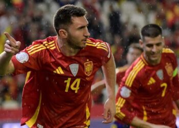 PEMAIN pertahanan Sepanyol, Aymeric Laporte meraikan jaringan gol menentang Serbia dalam Liga Negara-Negara UEFA di Cordoba, pagi ini. - AFP