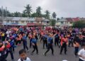 GURU  dan murid SK Kerambit bersama penduduk menjayakan senamrobik sempena program Hari Sukan Negara di pekarangan pekan Kerambit, Lipis baru-baru ini.