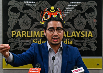 WAN Ahmad Fayhsal semasa sidang media di Pusat Media di Bangunan Parlimen, hari ini. - JABATAN PENERANGAN MALAYSIA