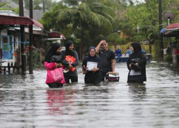 KERAJAAN Terengganu akan memastikan bekalan makanan dan barangan keperlaun mencukupi untuk mangsa banjir di Pulau Redang dan Pulau Perhentian pada musim banjir nanti. - UTUSAN/PUQTRA HAIRRY ROSLI