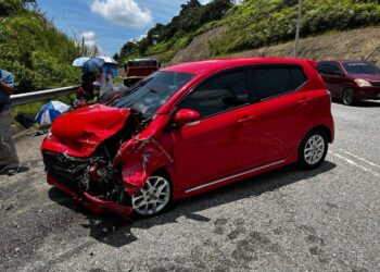 KEADAAN kereta yang terlibat dalam kemalangan di Kilometer 21, Jalan Gua Musang-Lojing di Gua Musang, Kelantan, semalam.UTUSAN/IHSAN POLIS.