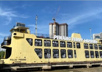 FERI ikonik Pulau Pinang yang sedang dalam proses pengubahsuaian untuk dijadikan Muzium Feri Pulau Pinang akan ditunda dari Bagan Dalam Slipway ke Swettenham Pier Cruise Terminal (SPCT), di George Town, Pulau Pinang, esok.