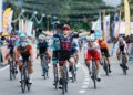 PELUMBA Tudor Pro Cycling, Arvid De Kleijn (tengah) memenangi perlumbaan Le Tour de Langkawi (LTdL) 2024 peringkat keempat dari Kuala Kubu Bharu ke Bentong, di sini, hari ini. - UTUSAN/SHIDDIEQIIN ZON