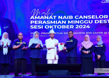 MAJLIS pelancaran Modul ASPIRASI UTAMA oleh Profesor Datuk Dr. Shahrin bin Sahib @ Sahibuddin, turut bersama Profesor Mohd Sazili Shahibi dan barisan pengurusan universiti.