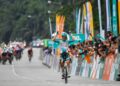 Pelumba VF Group Bardiani CSF Faizane, Manuele Tarozzi berjaya meloloskan diri daripada peloton sebelum melintasi garisan penamat untuk mengungguli perlumbaan Le Tour de Langkawi (LTdL) 2024 peringkat keenam dari Batu Pahat hingga Kulai, hari ini.