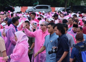 FADILLAH Yusoff pada majlis Perasmian Karnival Pink Oktober 2024 di Institut Kanser Negara (IKN) Putrajaya. - UTUSAN/MOHD HUSNI MOHD NOOR