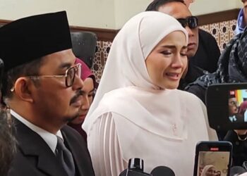 Fazura Sharifuddin, 40, memfailkan permohonan cerai secara baik mengikut Seksyen 47 Enakmen Undang-Undang Keluarga Islam (Negeri Selangor) 2003.